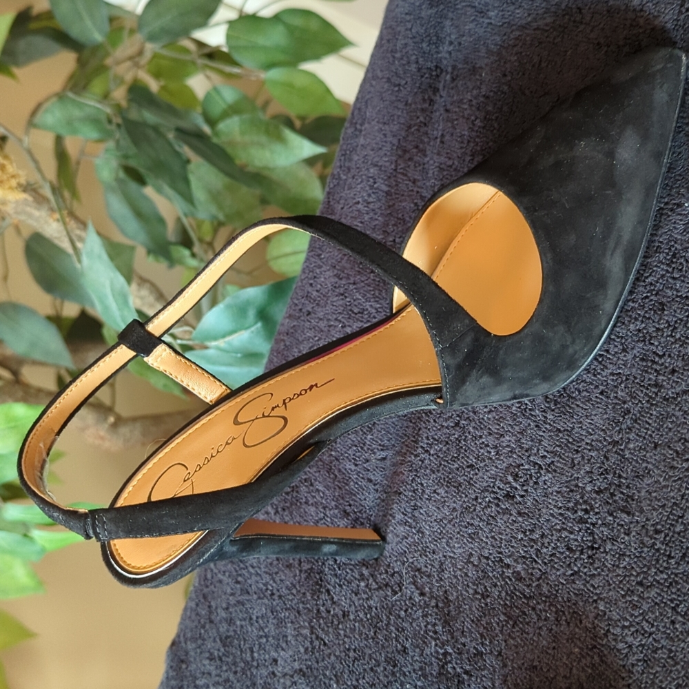 Shoes - Picture 4 of 6